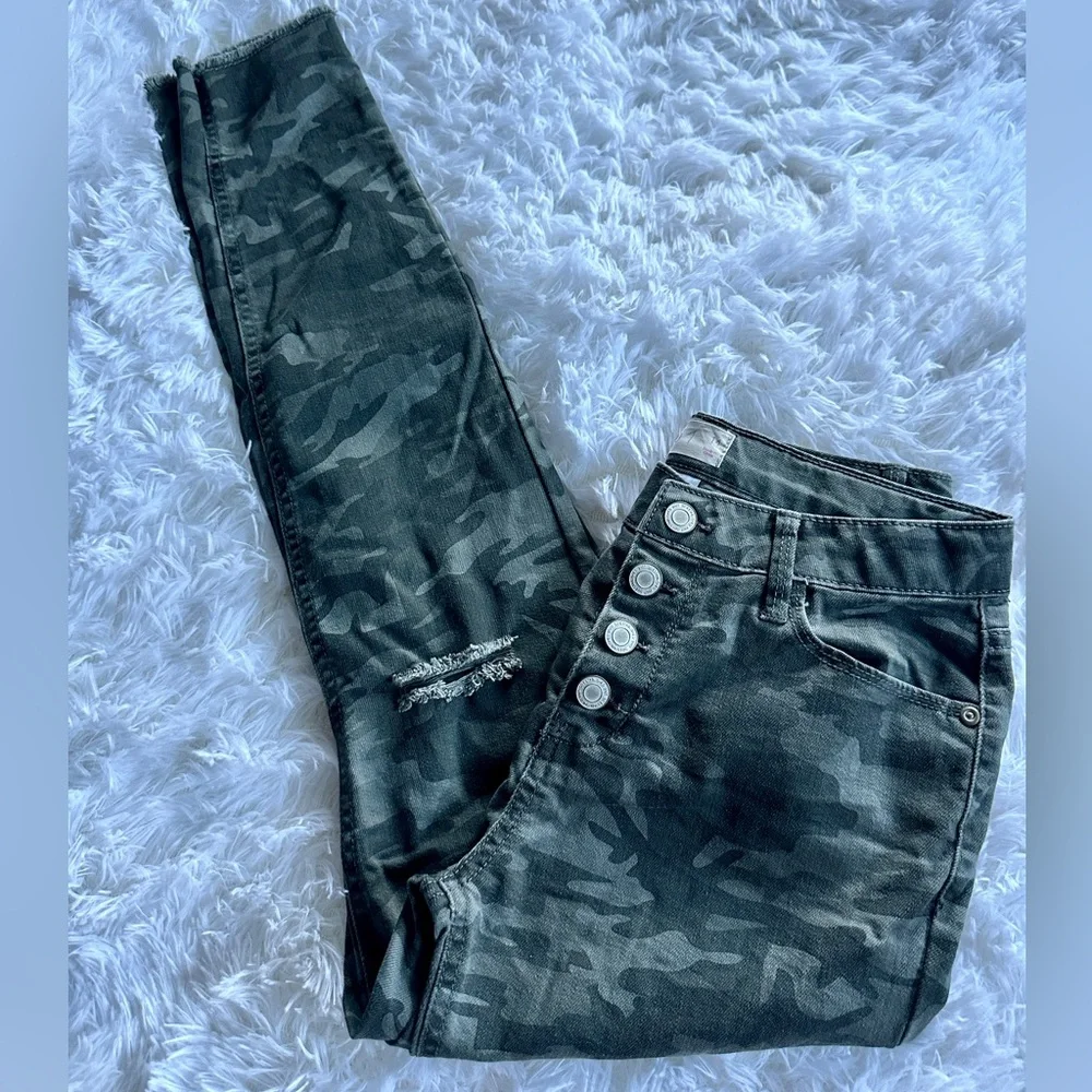 SO Girls Jeans Camo distressed holes Skinny Jeans Size 14 Green Denim like new